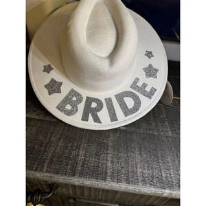Whigetiy White Bride Cowboy Hat with Glitter Accents